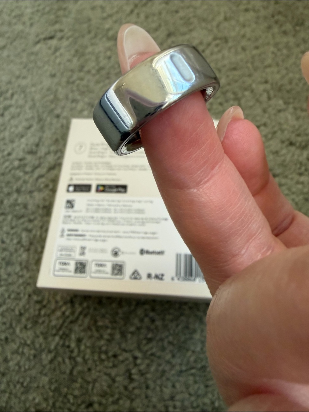 Oura Ring 4 Smart Ring — Silver Size 7 - Picture 6 of 7